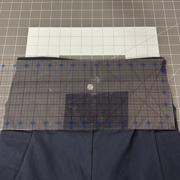 Bally Control Top High Waist Legging with Pockets in NAVY - Picture 4 of 6